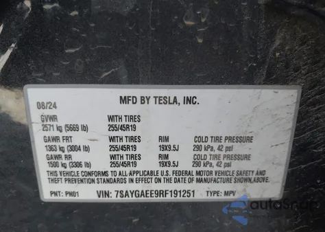 2024 Tesla Model Y Long Range Dual Motor All-Wheel Drive z USA, uszkodzony, nr VIN 7SAYGAEE9RF191251